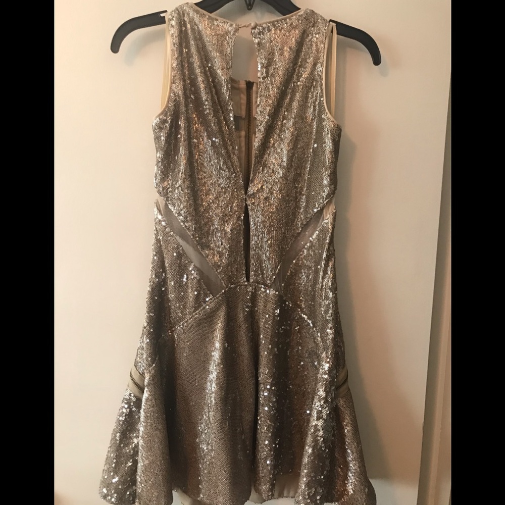 Gold sequined dress -O